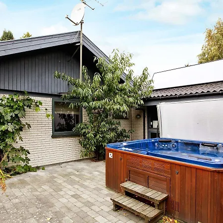 Four-bedroom Holiday In Vaeggerlose 7 Bøtø By
